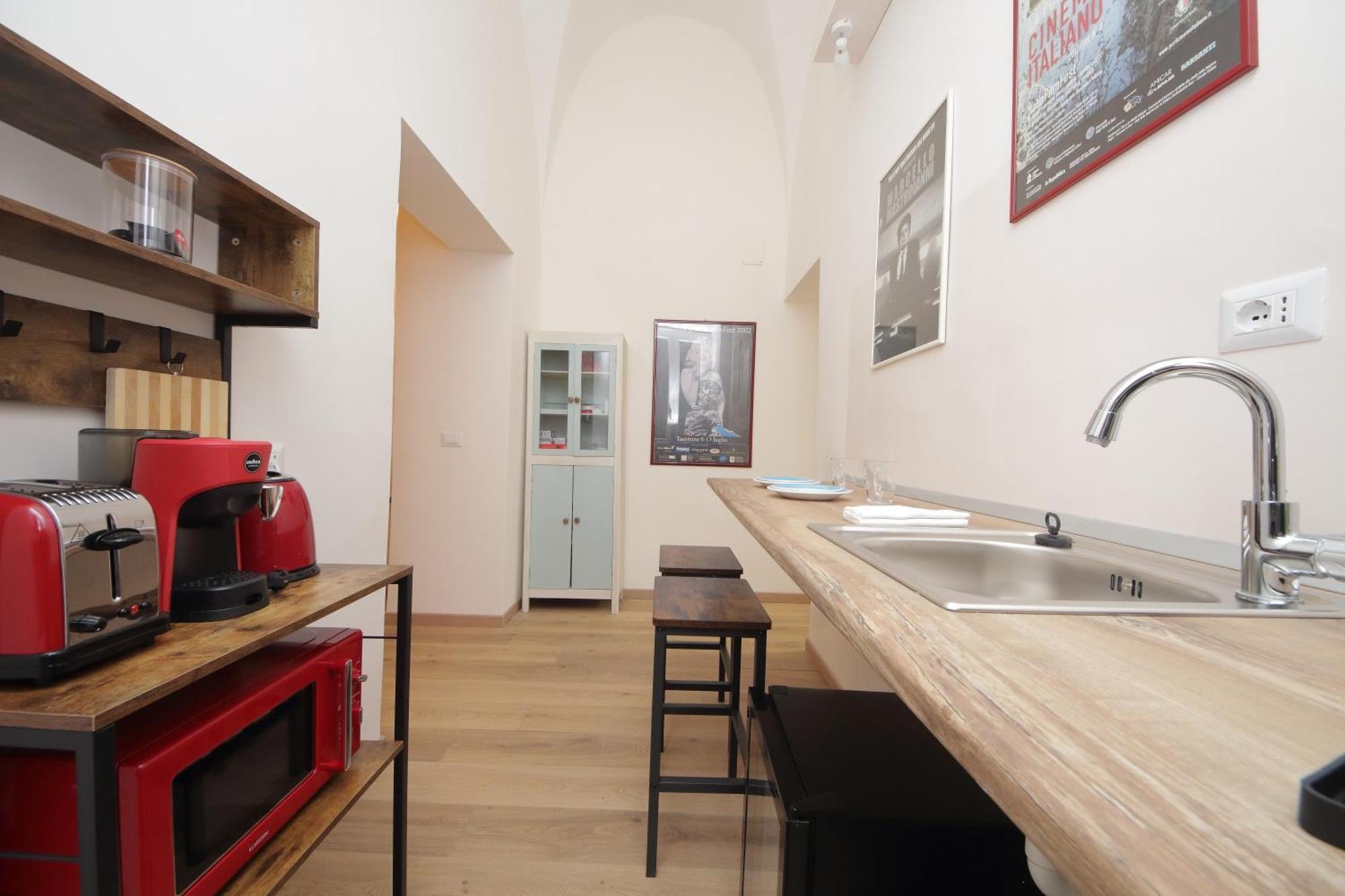 Ych-lovely Near Termini Station Appartement *
